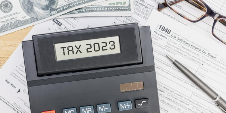 calculator-with-tax-2023-text-screen-1040-form-dollar-banknotes-eyeglasses-desk-top-view (3) - Pratama Institute Kemenkeu