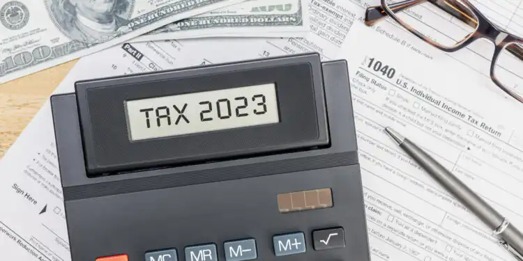 calculator-with-tax-2023-text-screen-1040-form-dollar-banknotes-eyeglasses-desk-top-view (3) - Pratama Institute Kemenkeu