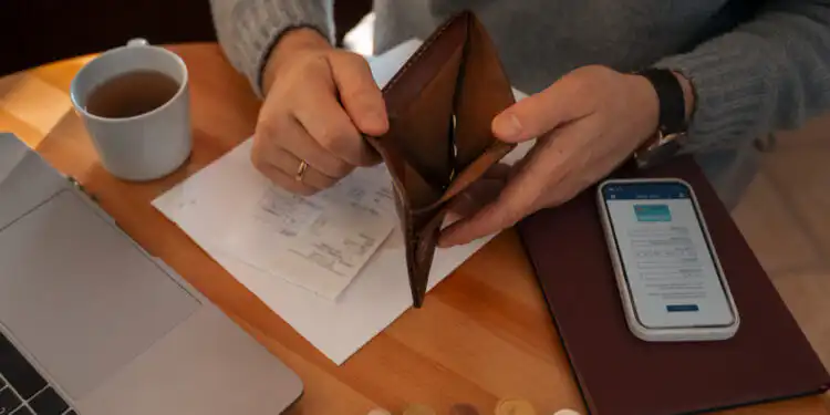 Ilustrasi penurunan penerimaan pajak - Pratama Institute Ilustrasi penurunan penerimaan pajak
