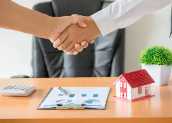 Iluistrasi menjual rumah