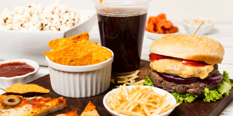 ilustrasi Ultra-Processed Foods (UPF) - Pratama Institute ilustrasi Ultra-Processed Foods (UPF)