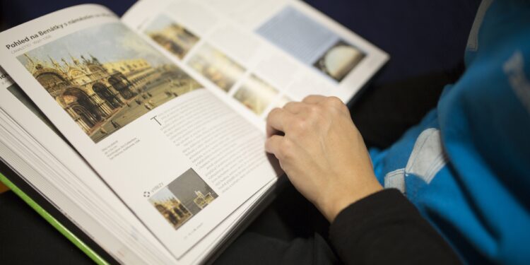 - Pratama Institute Annual Report dan Sustainability Report